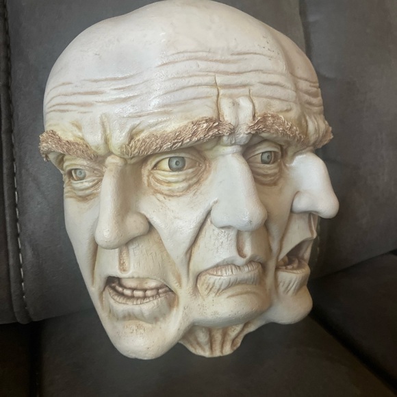 Design Toscano Faces of a Nightmare Gothic Wall Sculpture. Ancient Ivory. 9x8” - Picture 2 of 7